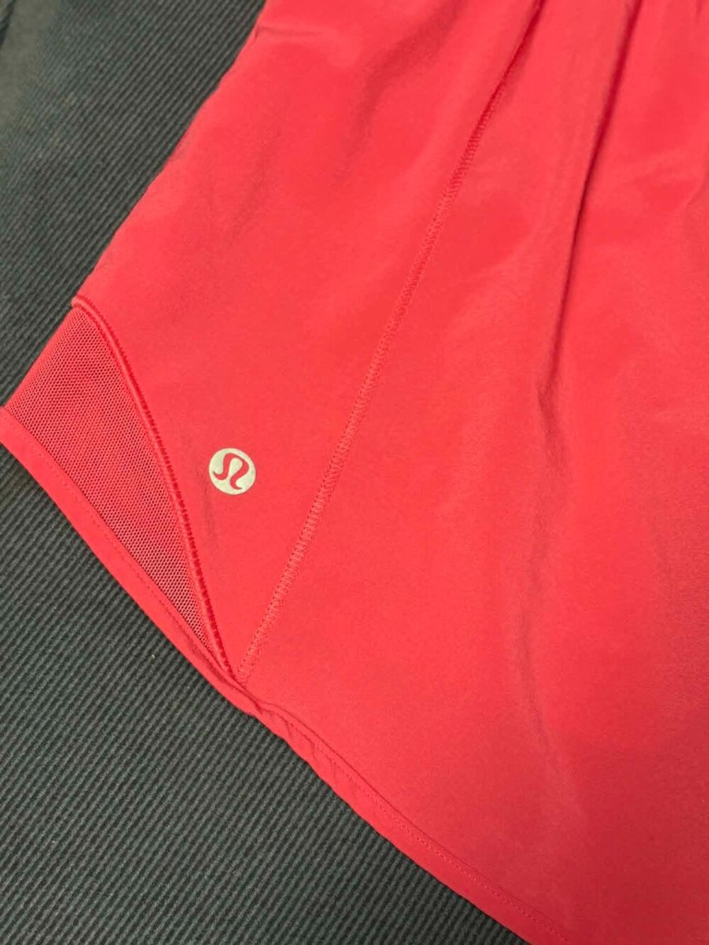 Lululemon Hotty Hot High-Rise Lined Short 4" Size 6 Coral Pink - Picture 4 of 4